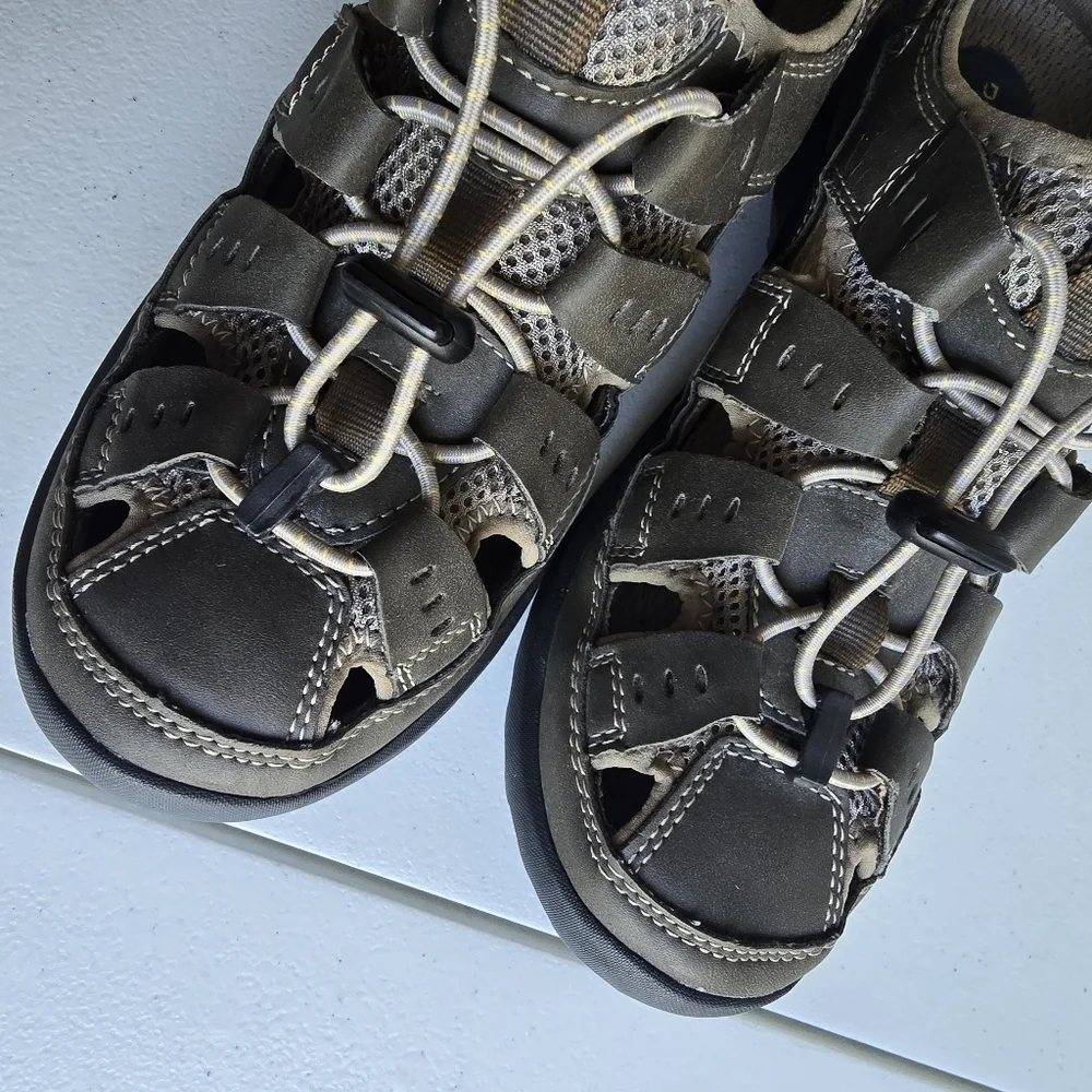 Dockers sandals rear